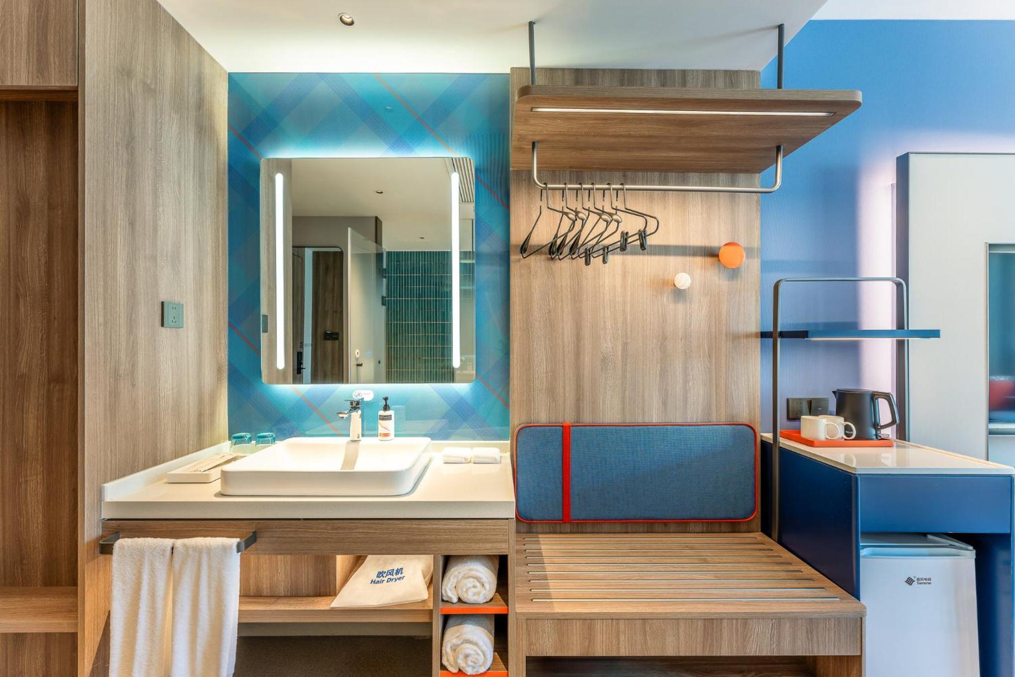 Holiday Inn Express Taizhou City Center By Ihg Exteriör bild